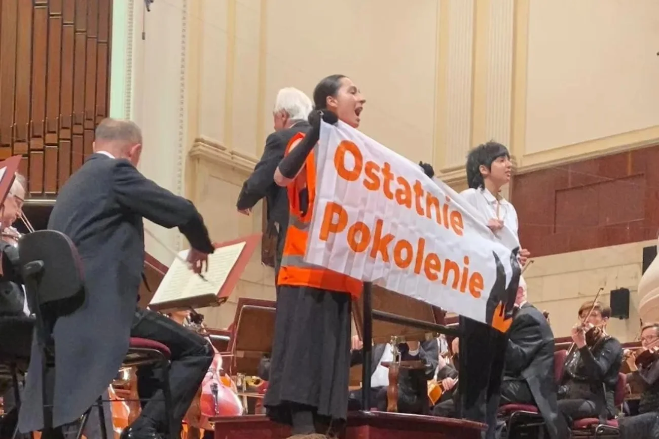 Aktywistki z grupy Ostatnie Pokolenie zakłóciły koncert Antoniego Wita w Filharmonii Narodowej. Aktywistki z grupy Ostatnie Pokolenie zakłóciły koncert Antoniego Wita w Filharmonii Narodowej.