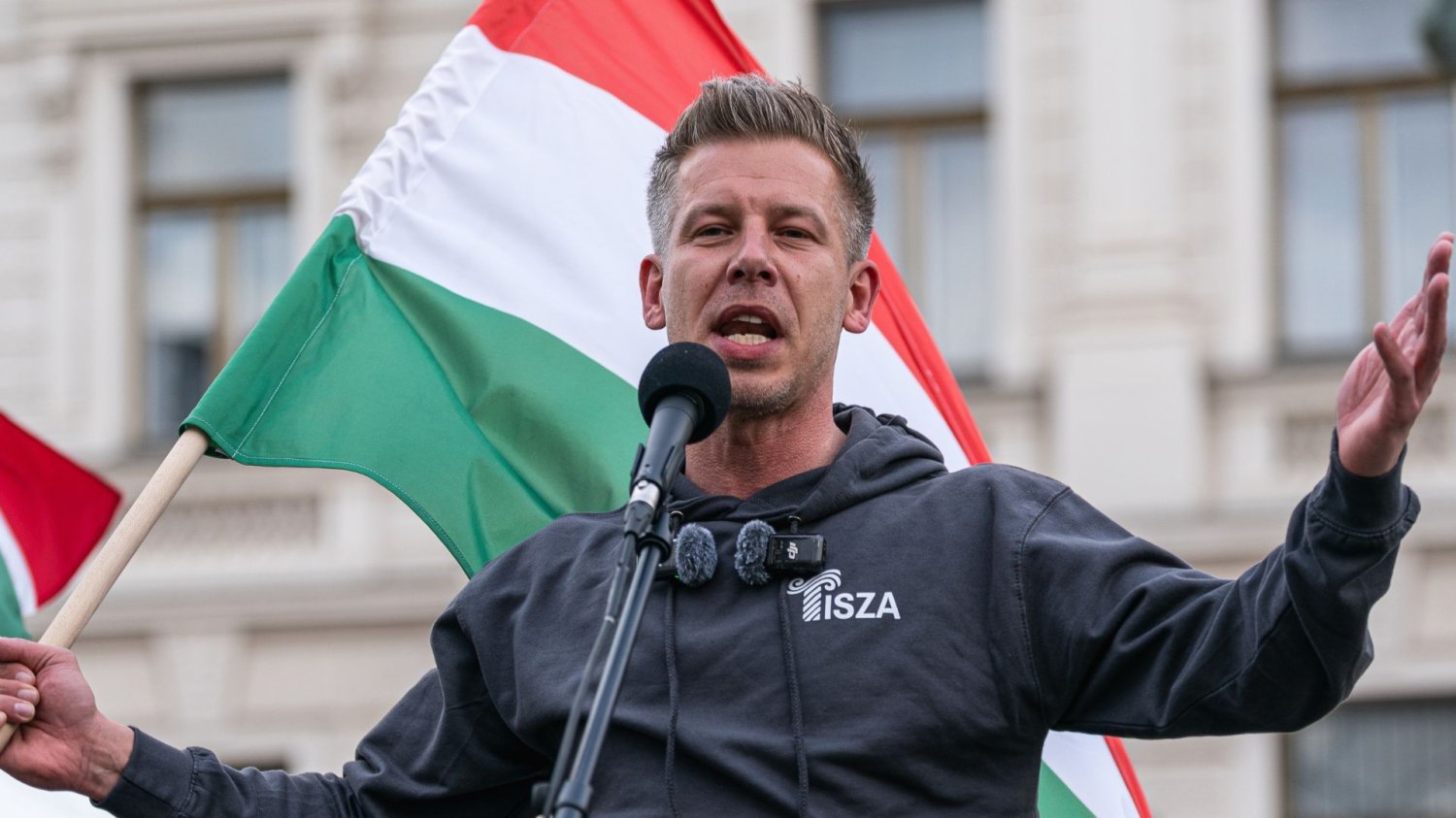 Magyar jako premier wraca do ludu. Wyprowadzka z zamku jest bardzo wymowna Péter Magyar