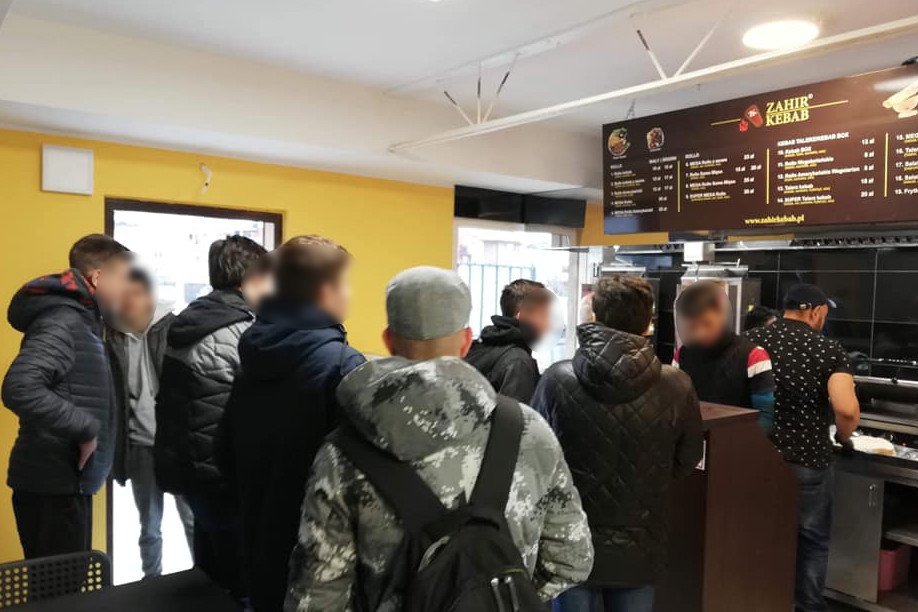 Zdjęcie z profilu Zahir Kebab w Toruniu – to przed tym lokalem doszło do tragicznej w skutkach bójki.