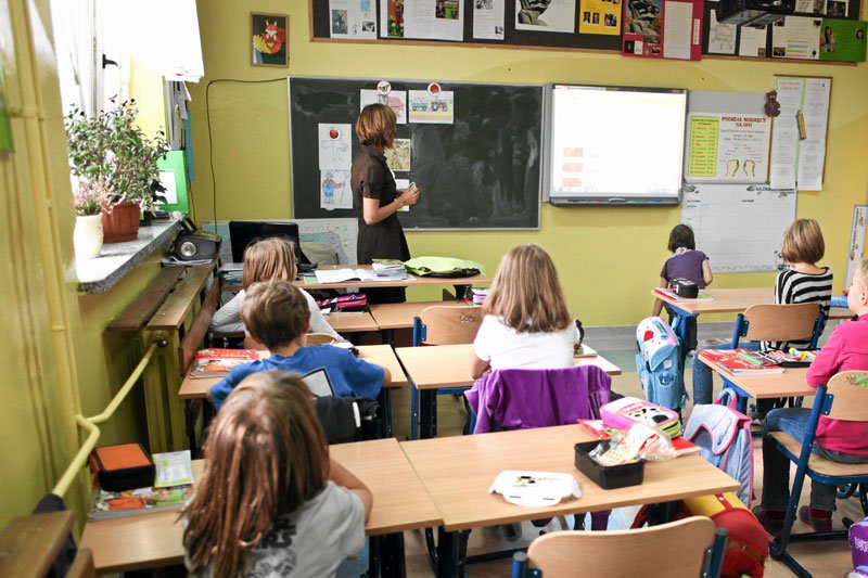 Tysiące nauczycieli straci w tym roku pracę. Wielu długo pozostanie na bezrobociu.