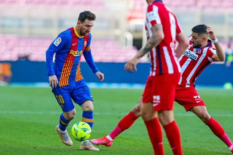 FC Barcelona tylko zremisowała Atletico Madryt, które jest krok bliżej mistrzostwa