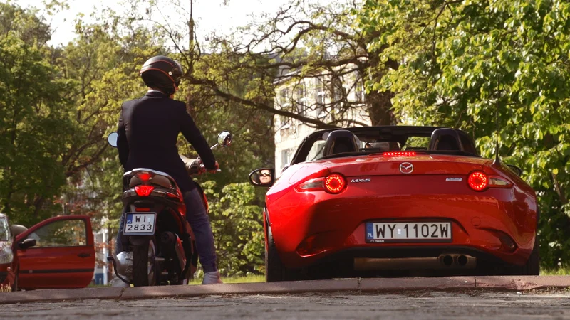 Piaggio Liberty 125 ABS i  Mazda MX-5