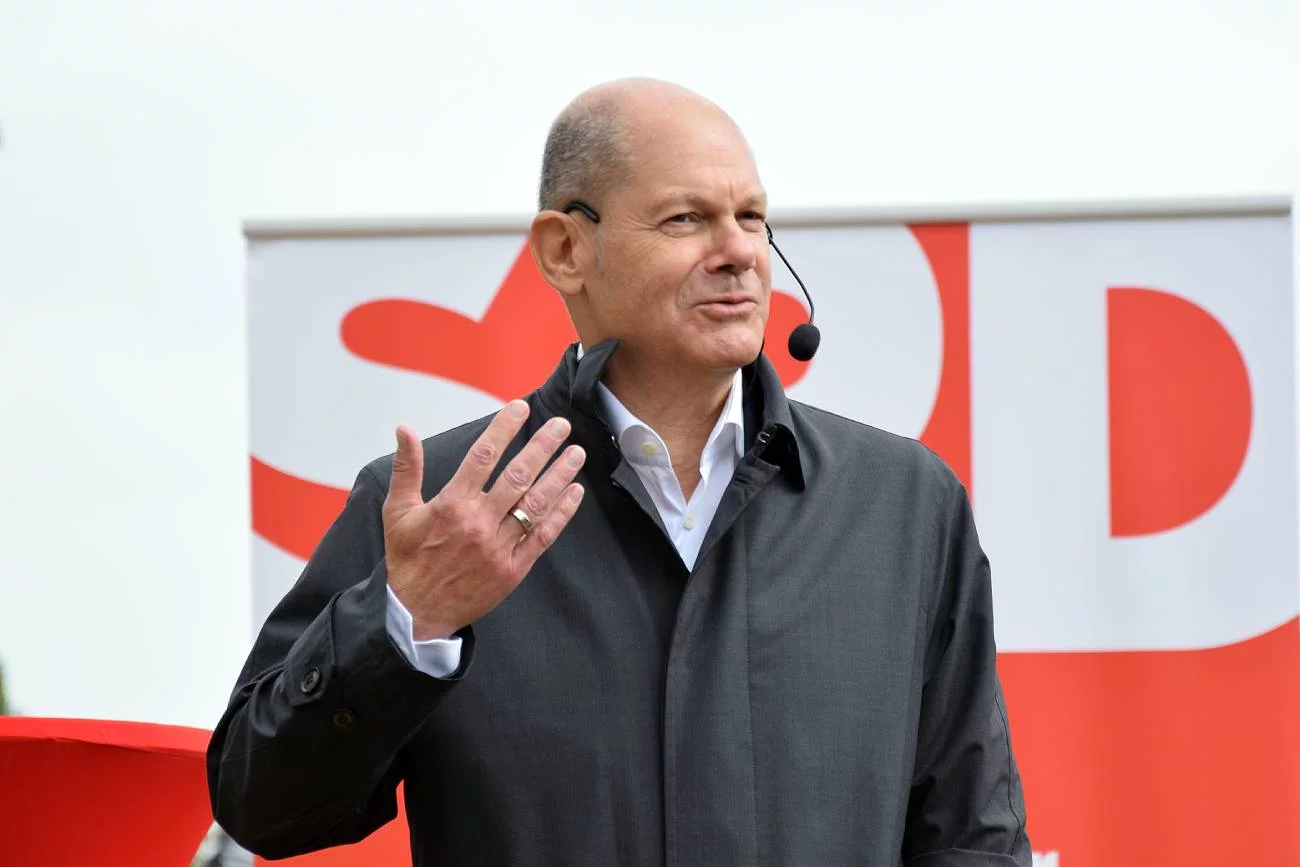 Olaf Scholz to według sondaży faworyt w walce o fotel kanclerza Niemiec. Jeszcze w sobotę kandydat SPD osobiście walczył o głosy wyborców w Poczdamie, z którego startuje do Bundestagu.