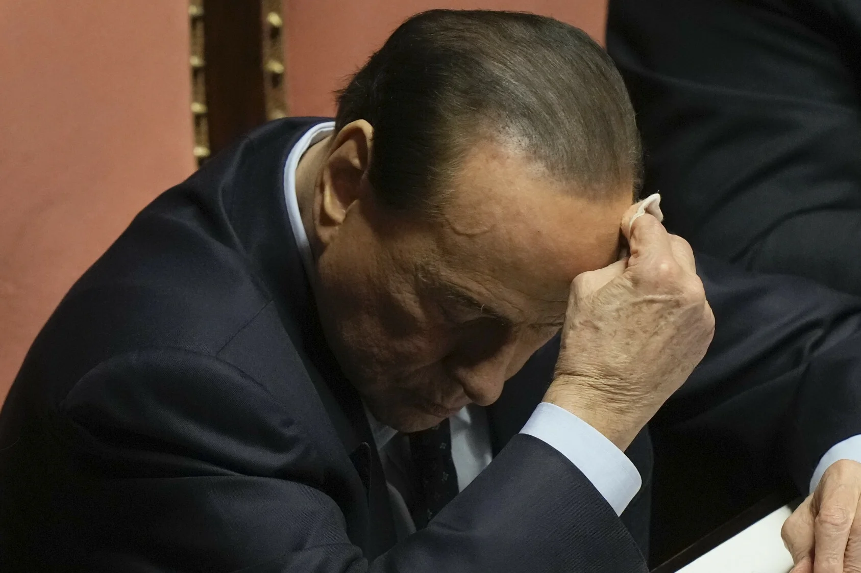 Były premier Włoch jest w szpitalu.