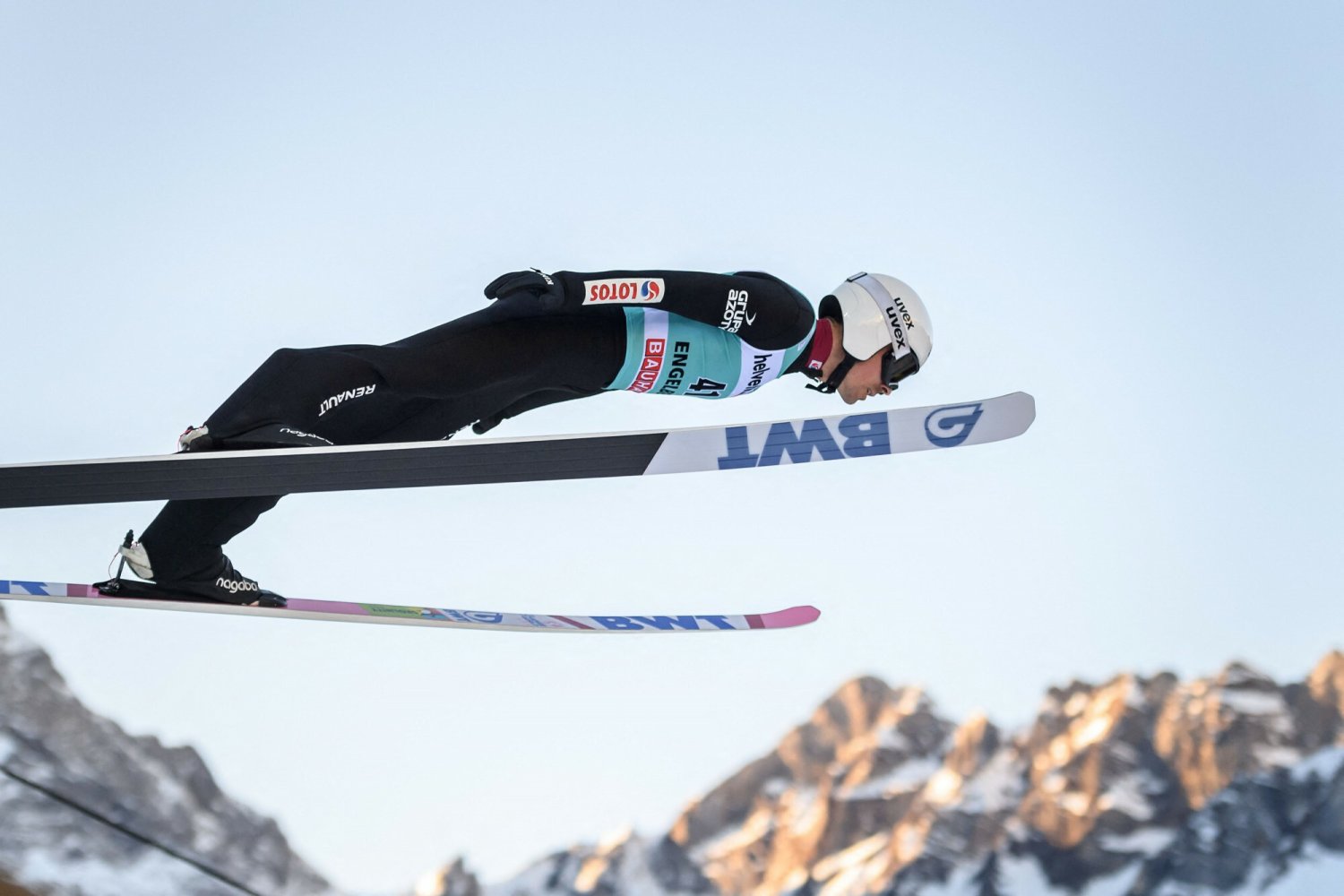 Piotr Żyła w Bischofshofen skacze daleko i w sobotę będzie się bił o miejsce na podium