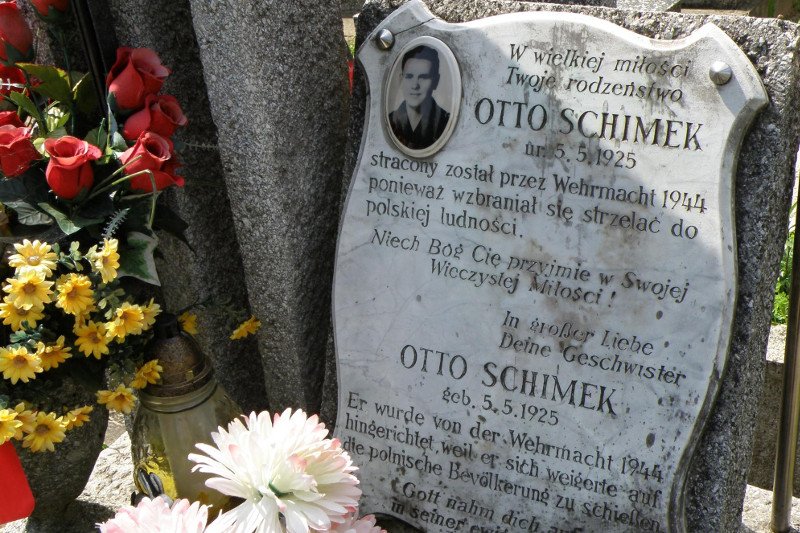 Otto Schimek - choć do końca nie wiadomo, czy naprawdę stracono go za sprzeciw wobec mordowania Polaków, stał się synonimem bohaterskiego oporu.