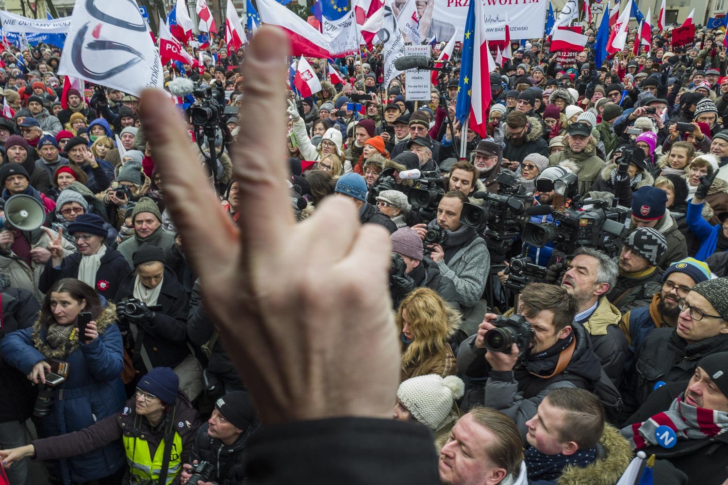 Demonstracje opozycji 16 grudnia 2016 r. przeciwko ograniczaniu obecności mediów w Sejmie i nieprawidłowemu głosowaniu budżetu.