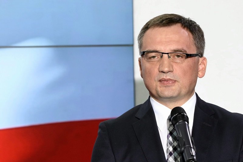 Zbigniew Ziobro przyjechał do siedziby PiS na naradę.