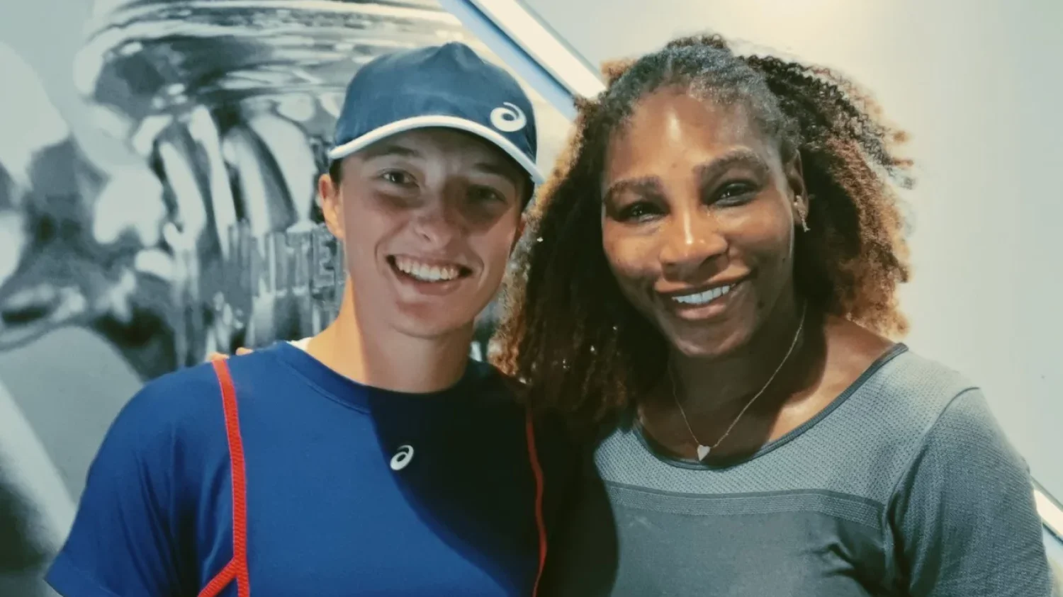 Iga Świątek i Serena Williams podczas tegorocznego spotkania na wielkoszlemowym US Open.