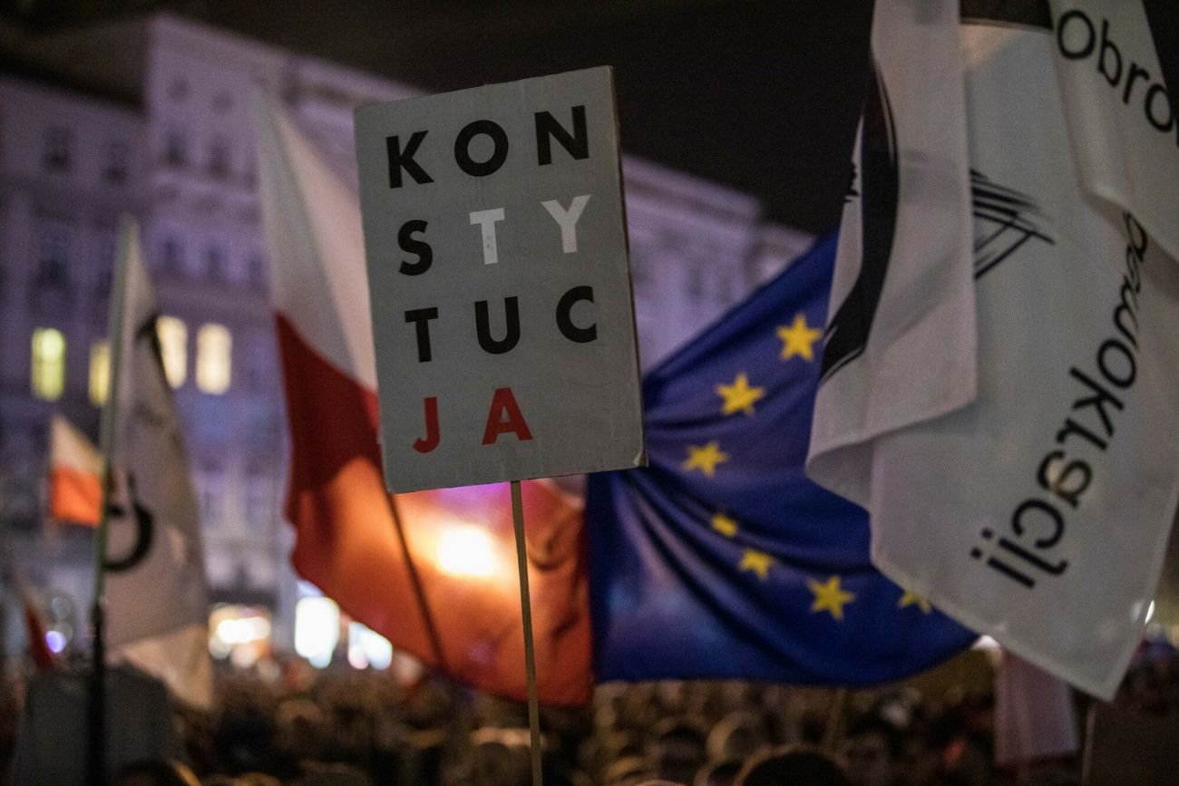 Protest w obronie niezależności sądów.