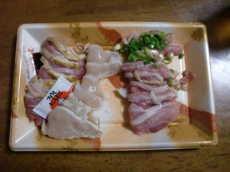 Tak wygląda sashimi z kurczaka.