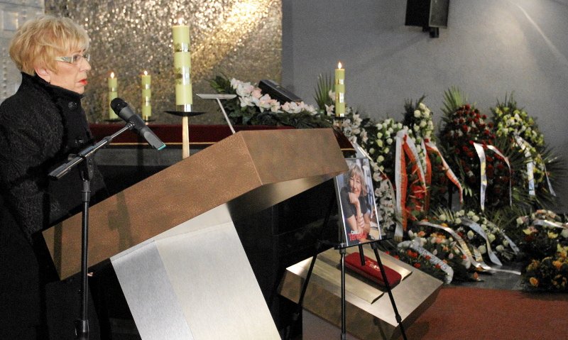 Uroczystości pogrzebowe dziennikarki Teresy Torańskiej na warszawskich Powązkach.