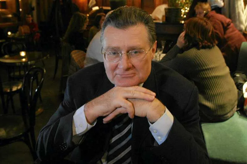 Prof. Andrzej Blikle w jednej ze swoich cukierni.