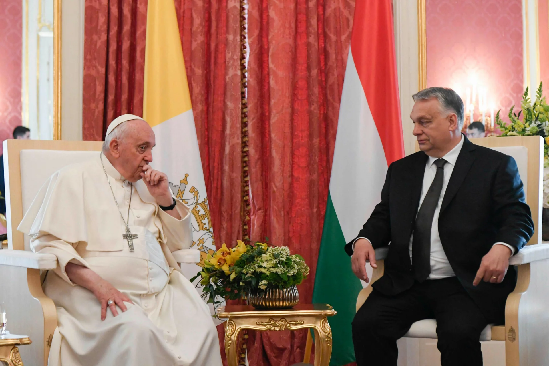 Papież Franciszek rozpoczął wizytę na Węgrzech. Spotkał się z Viktorem Orbanem.