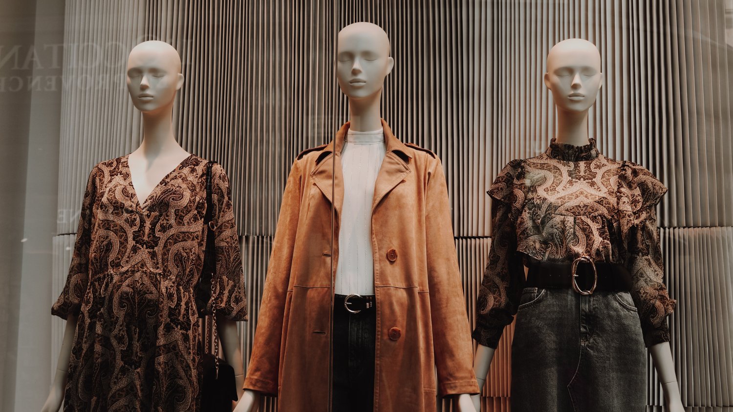 Odwrót od kupowania ciuchów w sieciówkach jest nieunikniony, nie doprowadzą jednak do niego kolejne filmy o azjatyckich sweat shopach