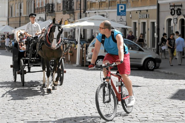 Wiosna to świetny czas, by zamienić komunikację miejską na rower