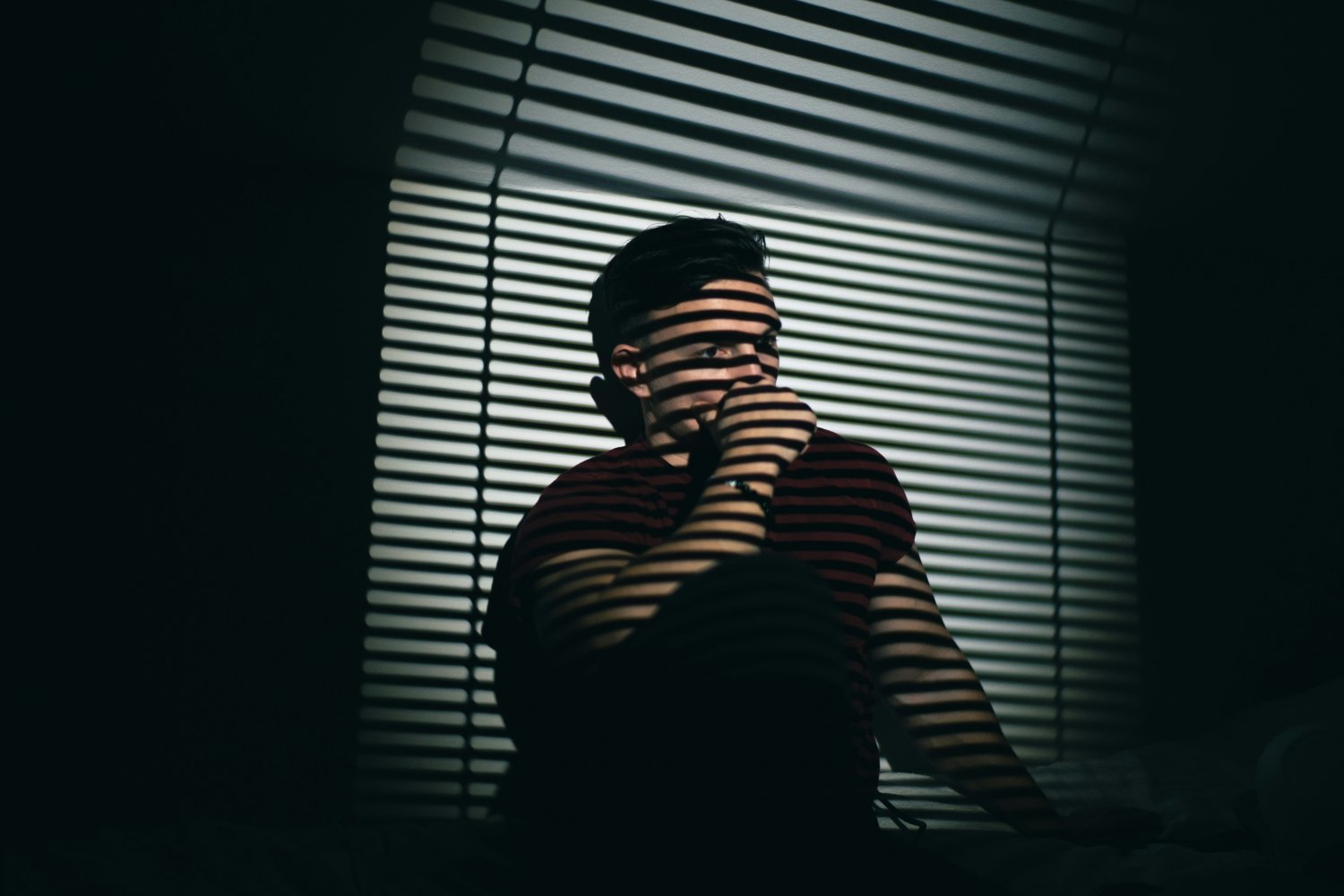 4 zachowania osób z syndromem oszusta. Cierpi na to wielu inteligentnych ludzi sukcesu