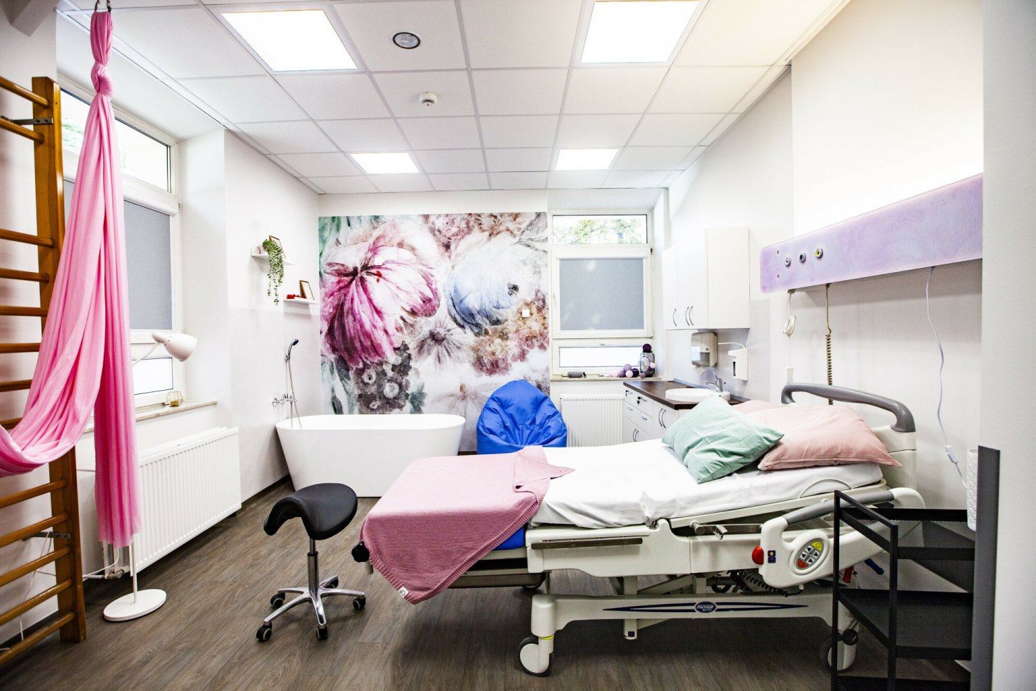 Z roku na rok rodzi się coraz mniej dzieci. Resort zdrowia chce więc ograniczyć liczbę porodówek. (zdjęcie ilustracyjne)