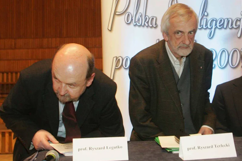 Ryszard Legutko wspomina w wywiadzie czasy liceum, gdy sam oglądał westerny i marzył o awansie, a Ryszard Terlecki był hipisem.