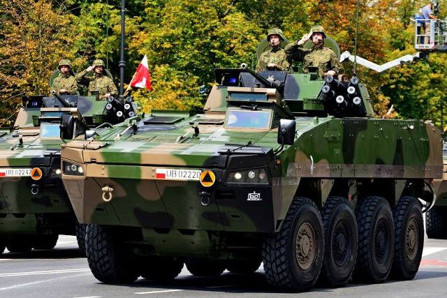 Minister Tomasz Siemoniak powiedział, że Polska może sprzedawać broń Ukrainie