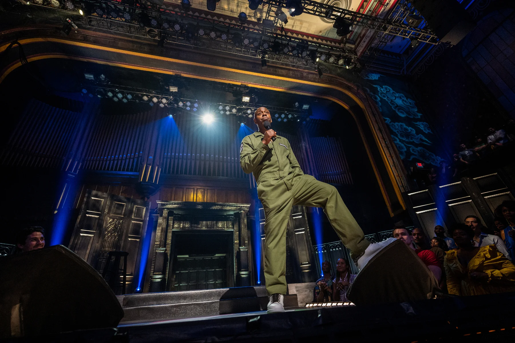 Chappelle został w mediach okrzyknięty homofobem, transfobem, mizoginem i rasistą