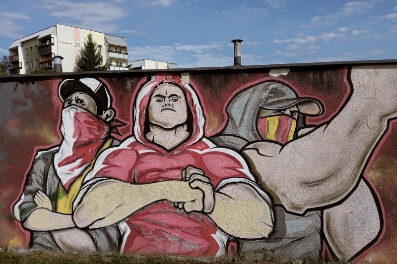 Tym graffiti Zielone Wzgórza witają wszystkich wjeżdżających od strony centrum Białegostoku ulicą Hetmańską.