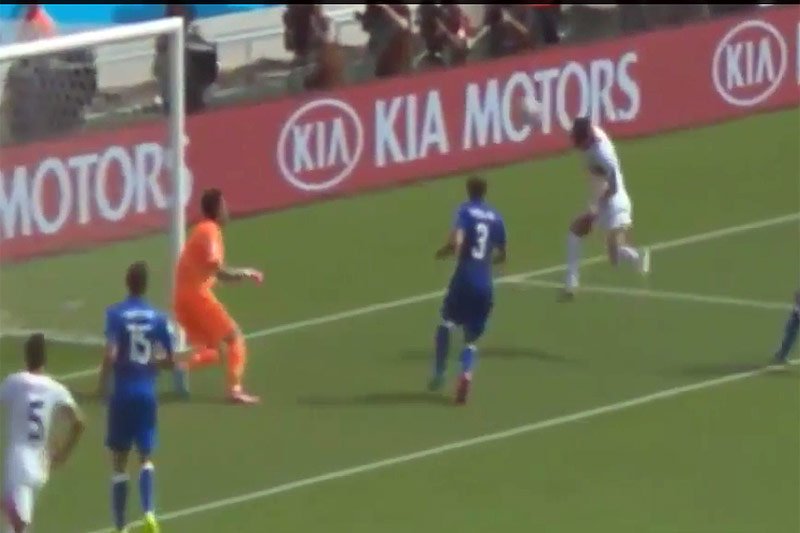 Kostaryka pokonała Włochy w drugim meczu grupy D na Mistrzostwach Świata w Brazylii.