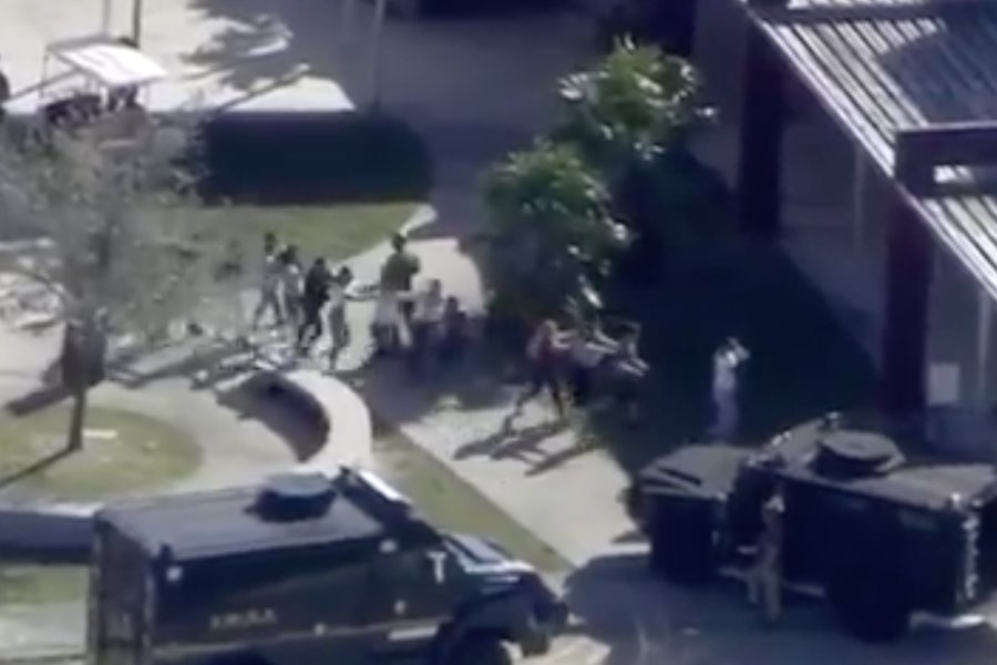 Lokalne media z Florydy donoszą o co najmniej 50 ofiarach strzelaniny w szkole średniej w Parkland.