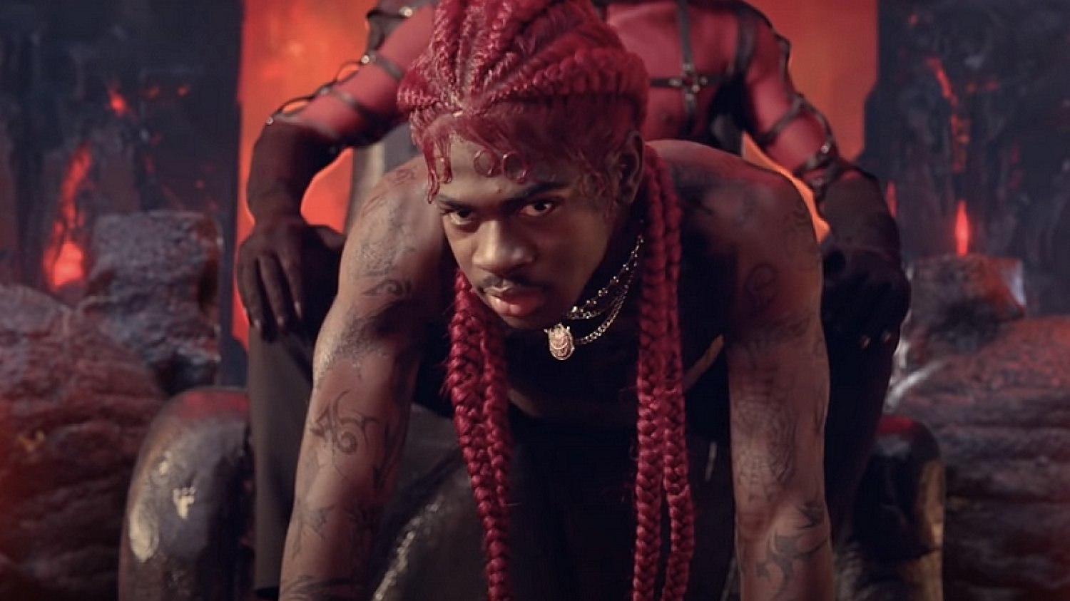 Lil Nas X tańczy w teledysku przed siedzącym na tronie Szatanem. [WIDEO]
