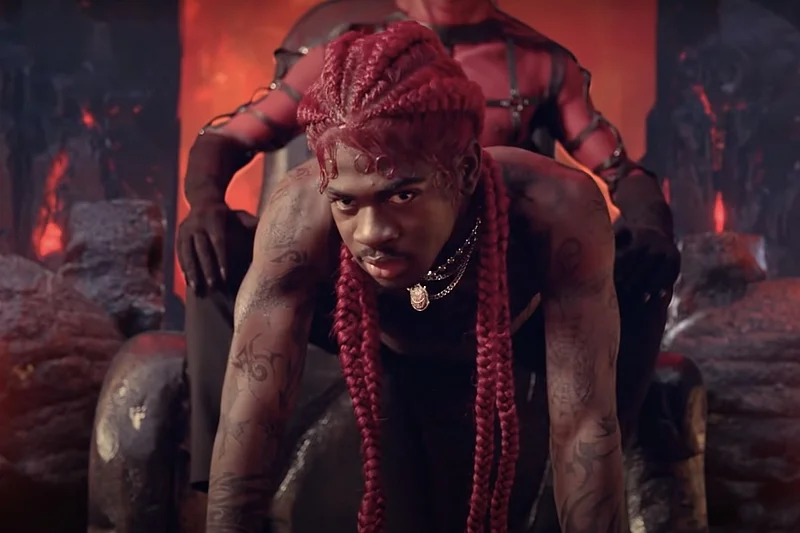 Lil Nas X tańczy w teledysku przed siedzącym na tronie Szatanem. [WIDEO]