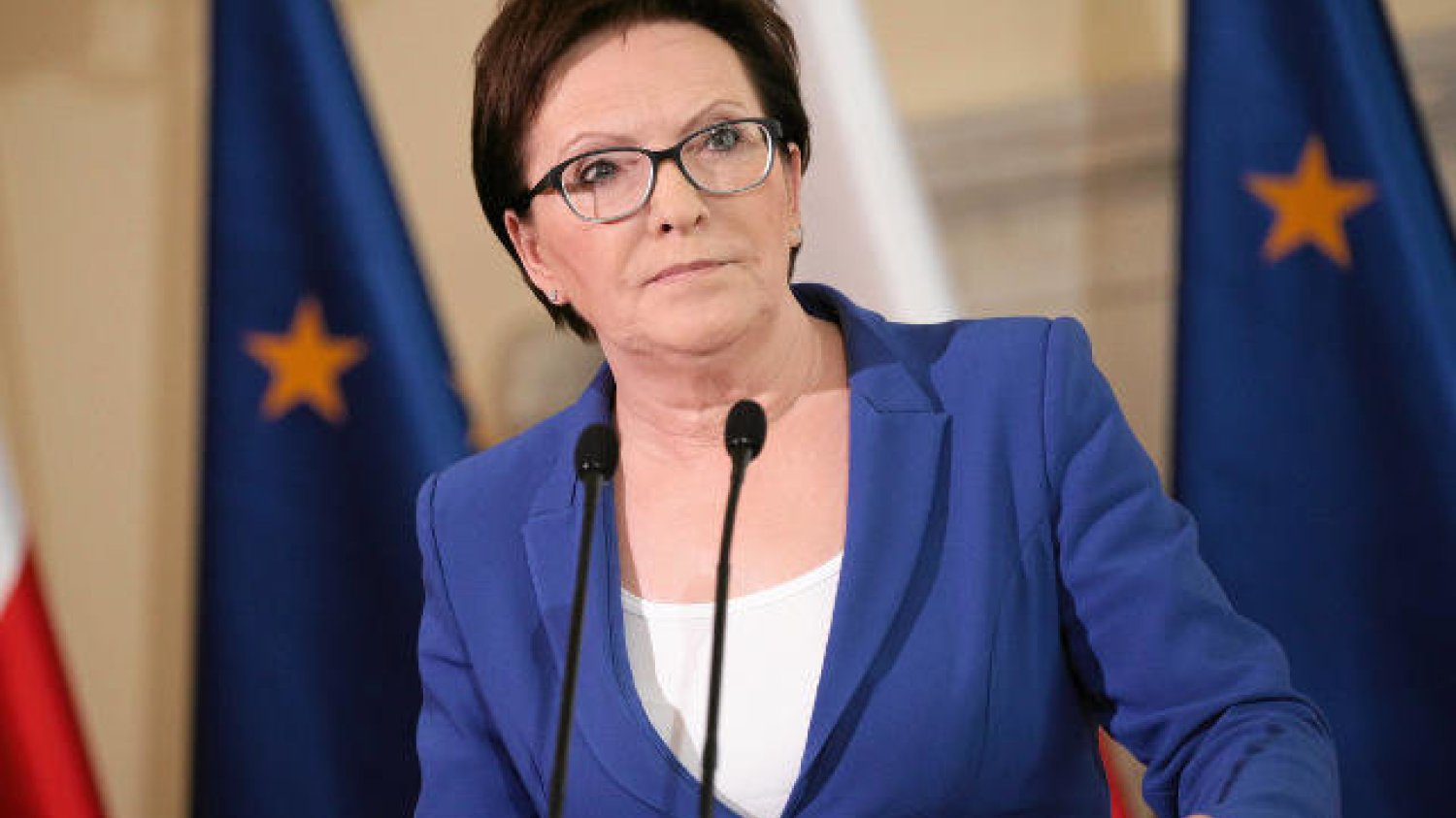 W kwietniu 2010 r. minister Ewa Kopacz jako ochotniczka pojechała do Moskwy, by towarzyszyć rodzinom ofiar katastrofy lotniczej w procesie identyfikacji zwłok. Dziś nie chce już rozmawiać o Smoleńsku.