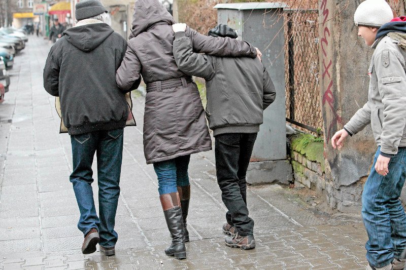 Alert dla mieszkańców Mazowsza i Lubelszczyzny – w poniedziałek rano spodziewać się powinni gołoledzi.