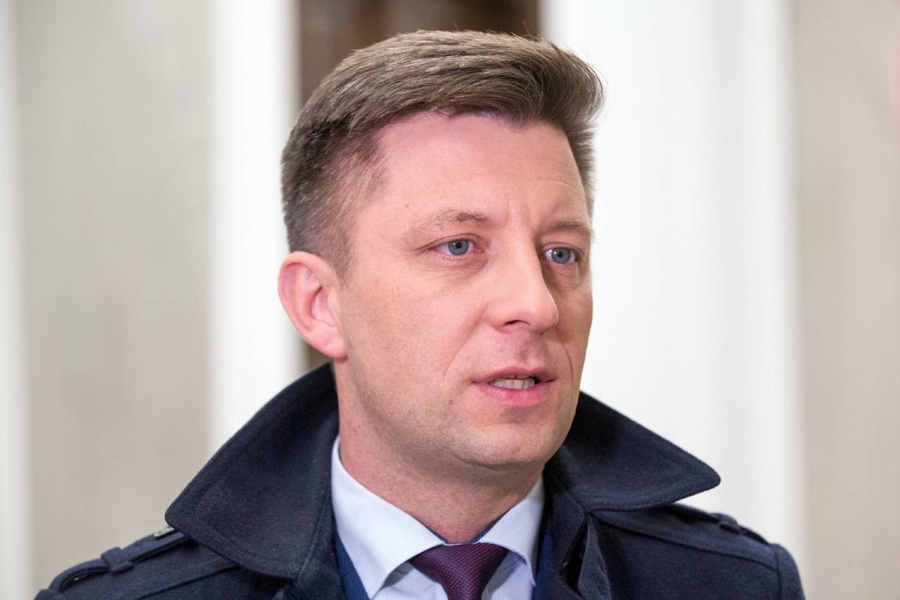 Szef KPRM Michał Dworczyk w jednym z wysłanych e-maili miał użyć dewizy hitlerowców z Waffen SS: Meine Ehre heißt Treue.