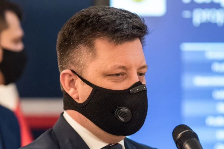 Michał Dworczyk zapowiedział, że wkrótce wszyscy dostaną skierowania na szczepienia.