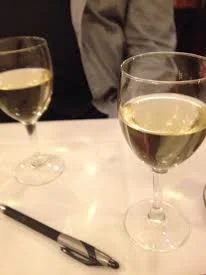 wino w Deux Magots, wyborne