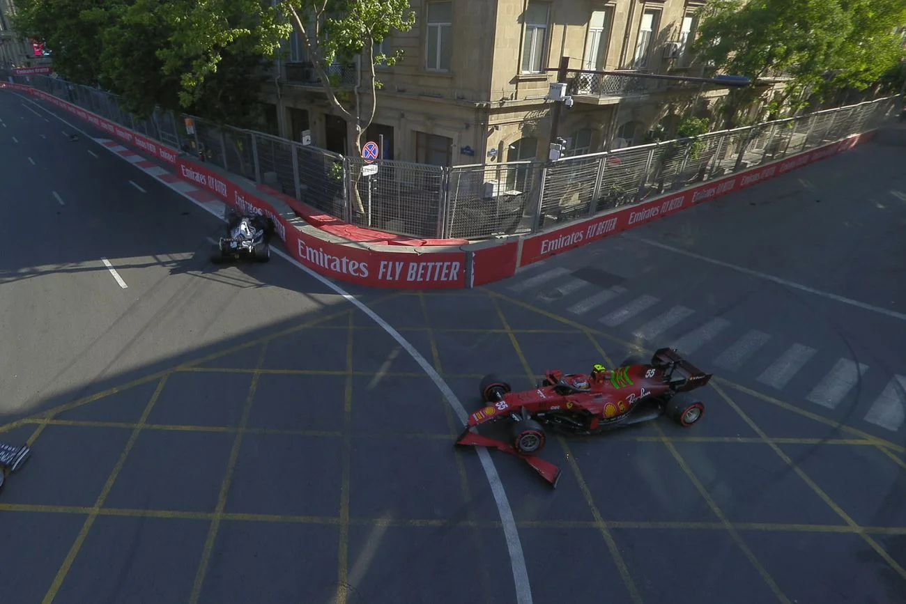 Cztery kraksy i pięć rozbitych bolidów, oto efekt kwalifikacji do Grand Prix Azerbejdżanu