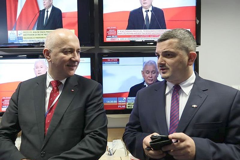 Krzysztof Sobolewski podał na Twitterze ile mandatów zdobyło każde ugrupowanie w Sejmie na prawie 12 godzin przed oficjalnymi wynikami PKW. Sobolewski to poseł-elekt PiS z Rzeszowa.