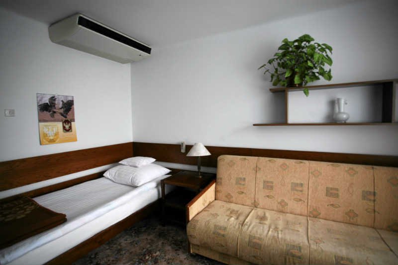 Dom Poselski czeka remont. Jak widać na zdjęciu, jest on bardzo potrzebny.