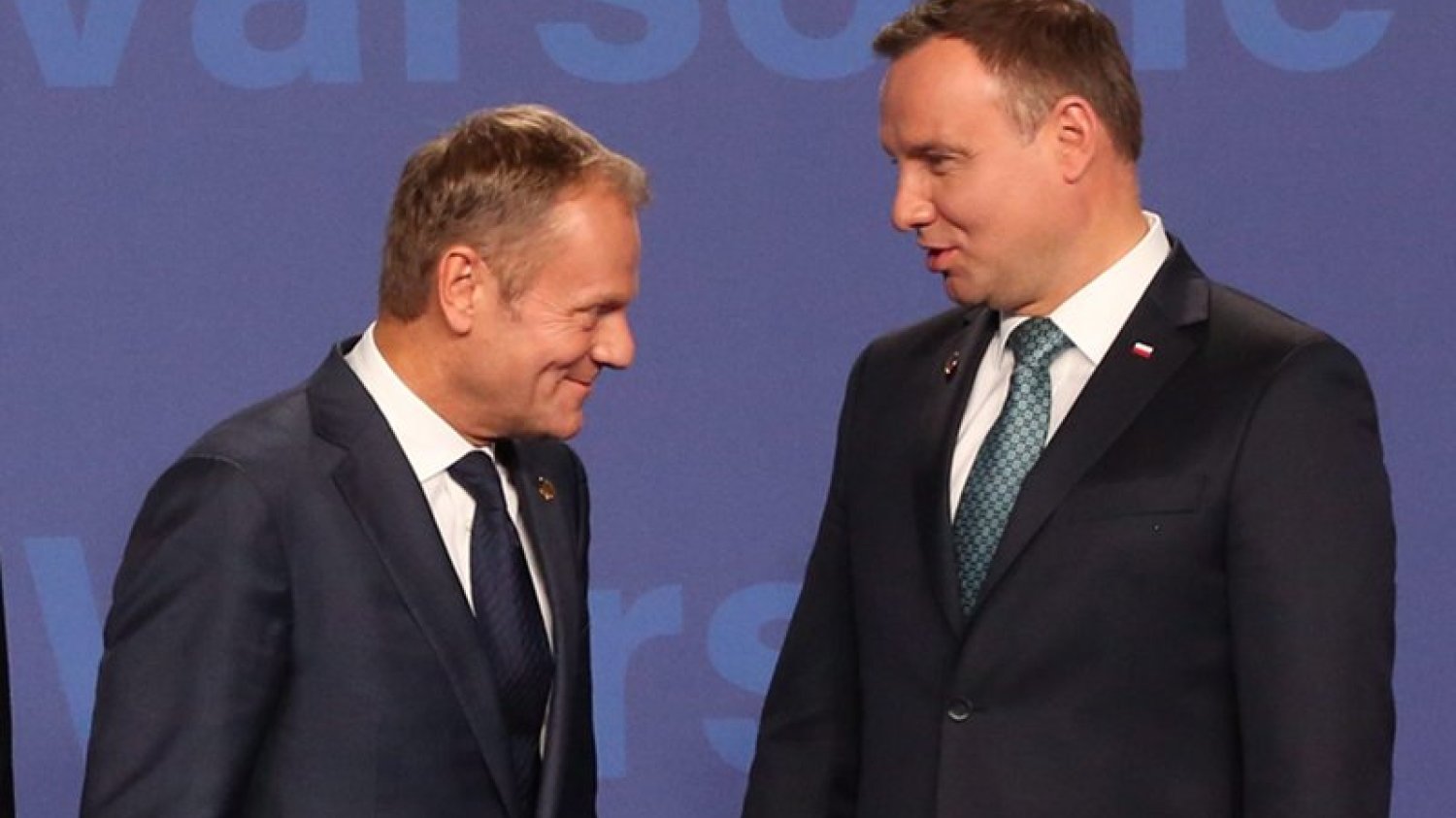 Andrzej Duda w najnowszym sondażu góruje nad Donaldem Tuskiem. Obecny prezydent odniósłby zwycięstwo w II turze wyborów.