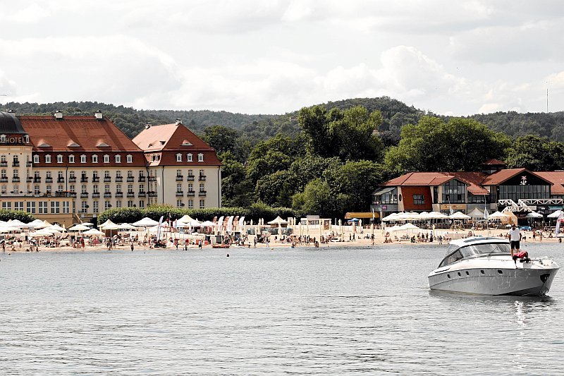 Mury trójmiejskich hoteli i klubów były świadkami tyle barwnych, co brutalnych czasów...