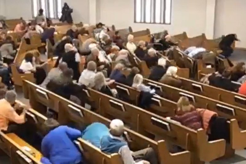 Na nagraniu widać przebieg zdarzeń w kościele w White Settlement w Texasie.