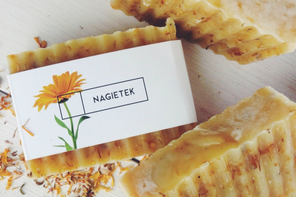 Domowe kremy i toniki na bazie nagietka były popularne w czasach naszych babek i prababek.