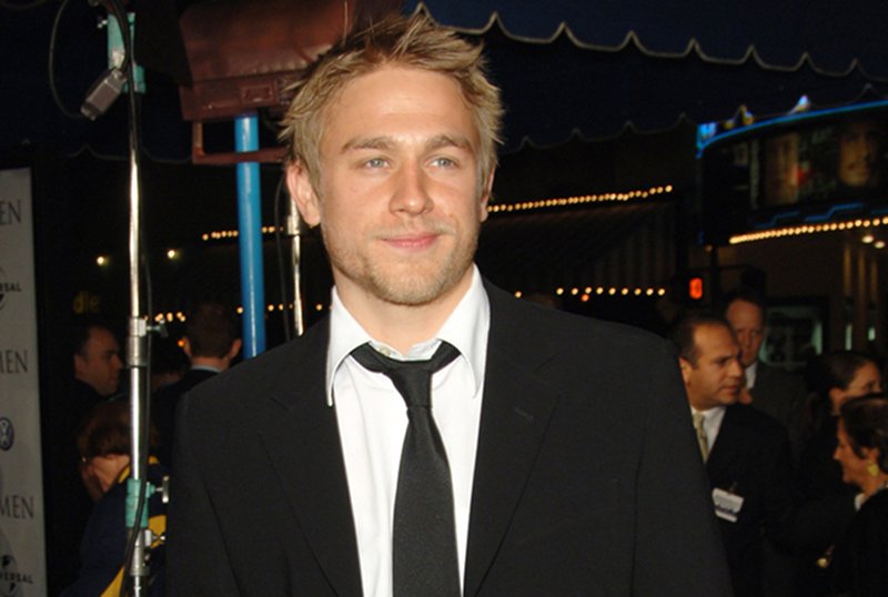 [url=http://tinyurl.com/n5n2lec ]Charlie Hunnam[/url] zrezygnował z roli Christiana Greya