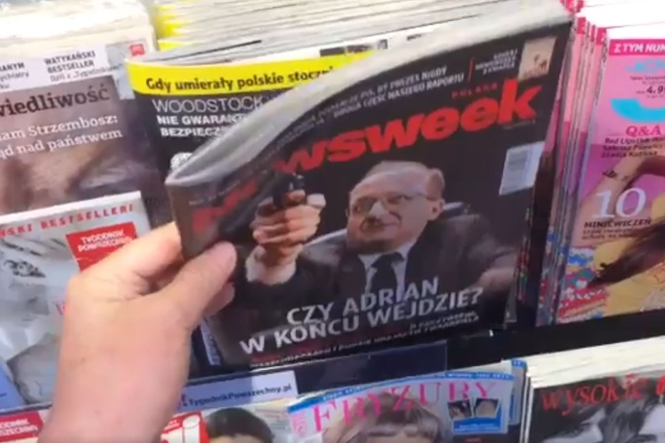 W kioskach trwa wojna na to, która gazeta będzie na widoku.