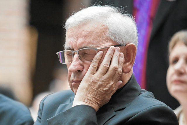 Bp Tadeusz Pieronek stwierdził, że "Polacy nie wierzą w bzdurne ataki na Kościół"
