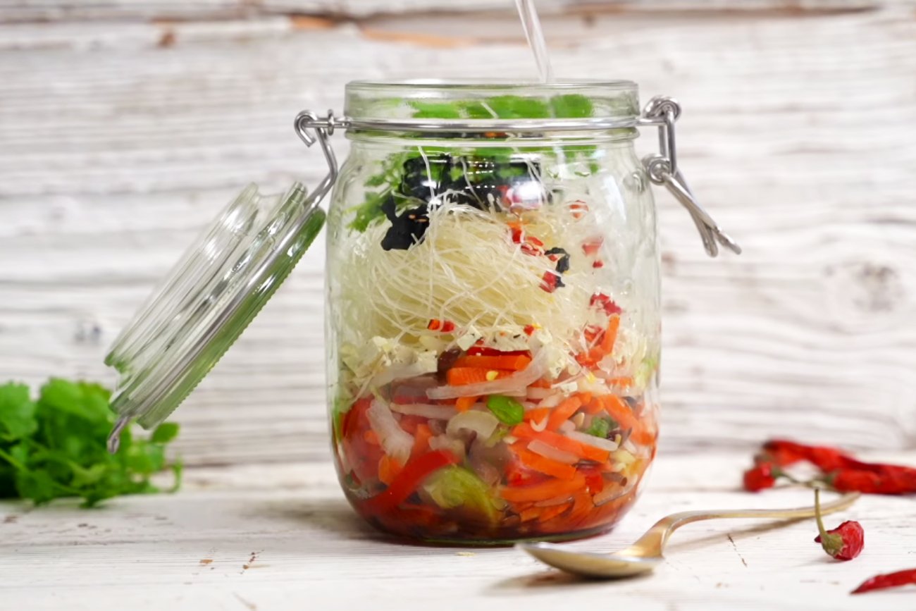 Przepis na domową zupkę błyskawiczną. Świetny patent na zdrowy i tani lunch