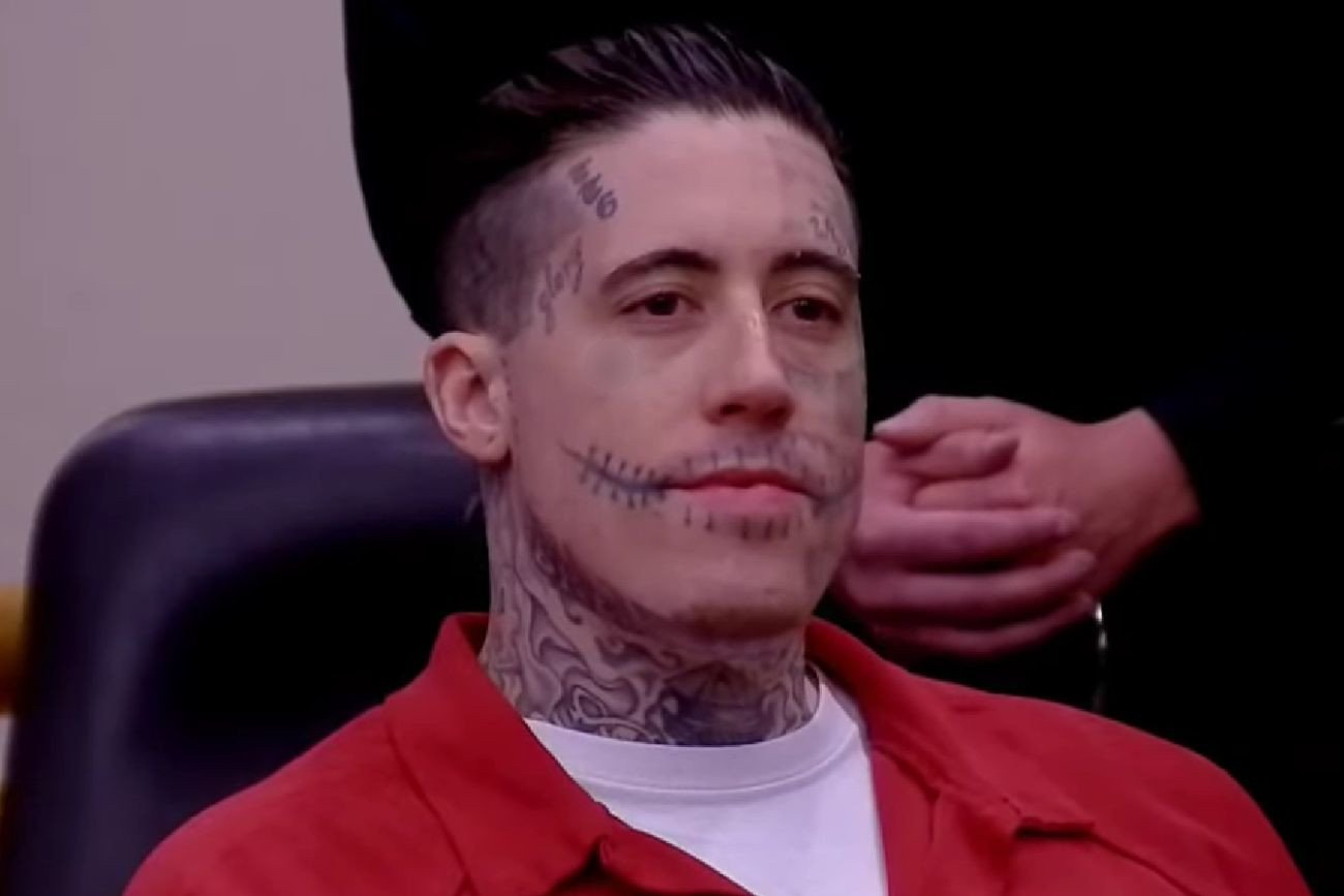 Wade Wilson podczas odsiadki zrobił sobie wiele tatuaży. W tym te na twarzy