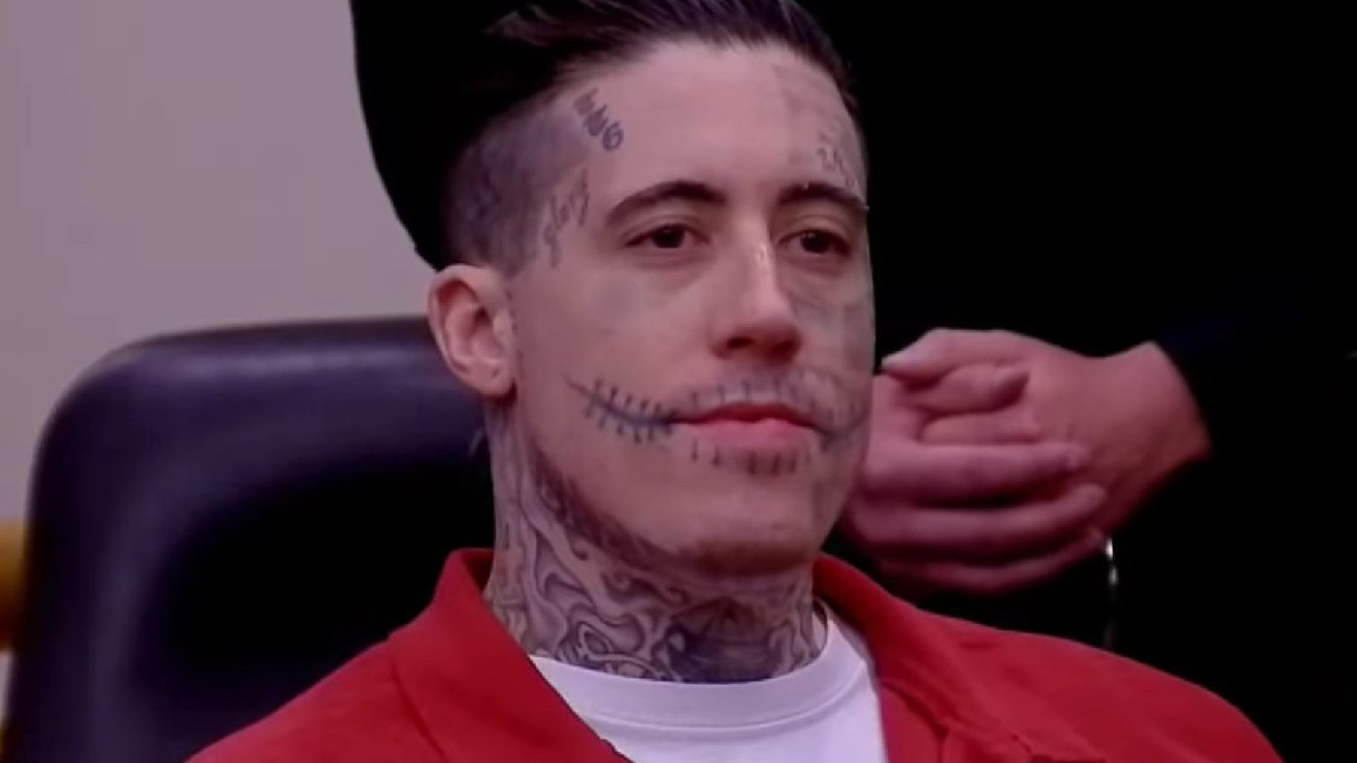 Wade Wilson podczas odsiadki zrobił sobie wiele tatuaży. W tym te na twarzy