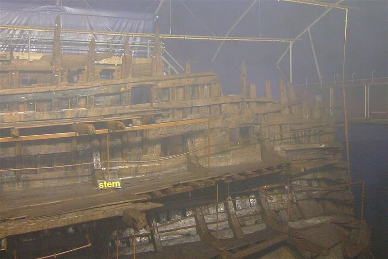 Okręt Mary Rose zatonął w połowie 16 wieku. Przedmioty jakie znaleziono na nim mają olbrzymią wartość archeologiczną