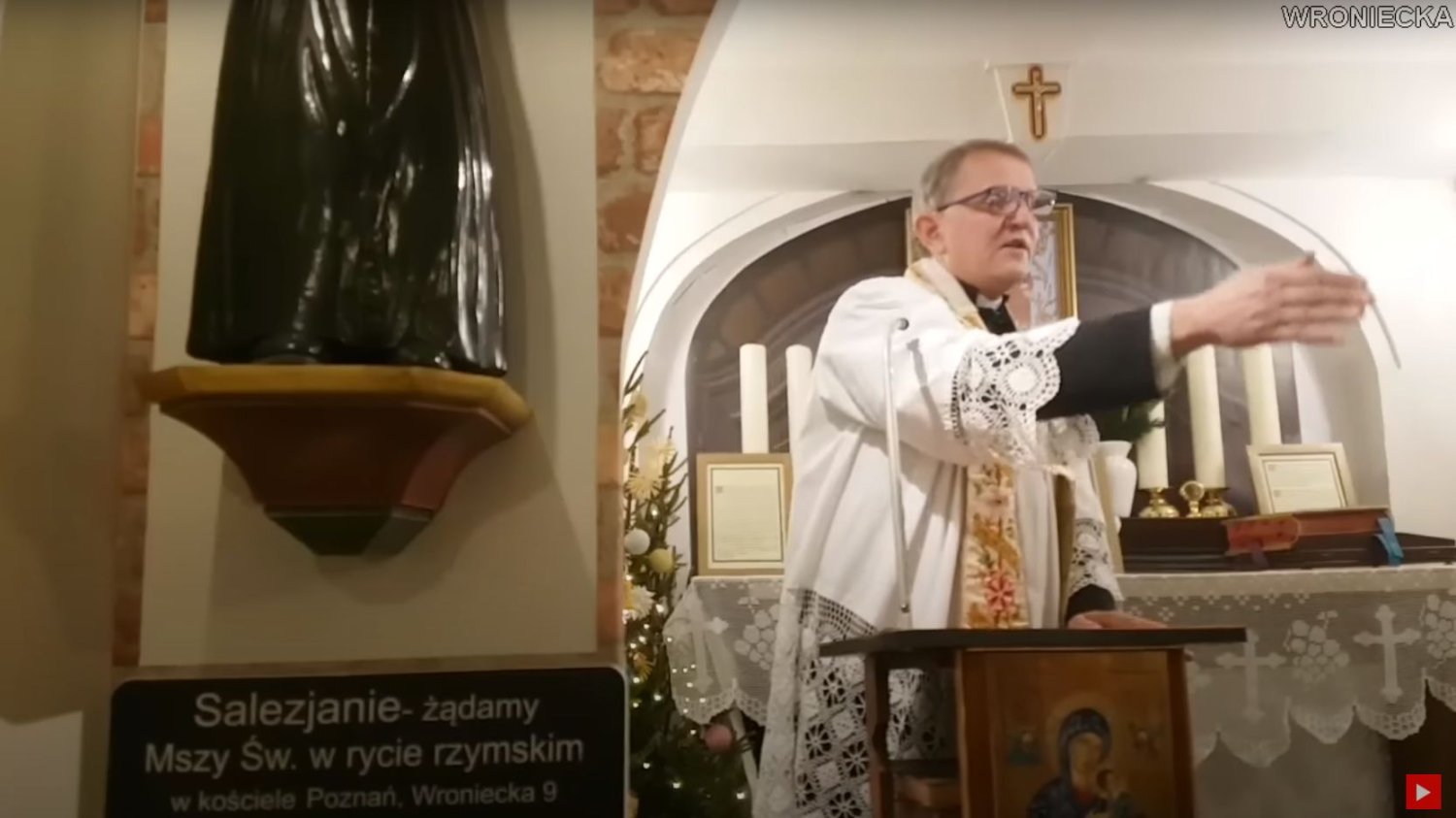 Księdzu Woźnickiemu puściły nerwy. Kazał wiernej odszczekać to, co powiedziała.